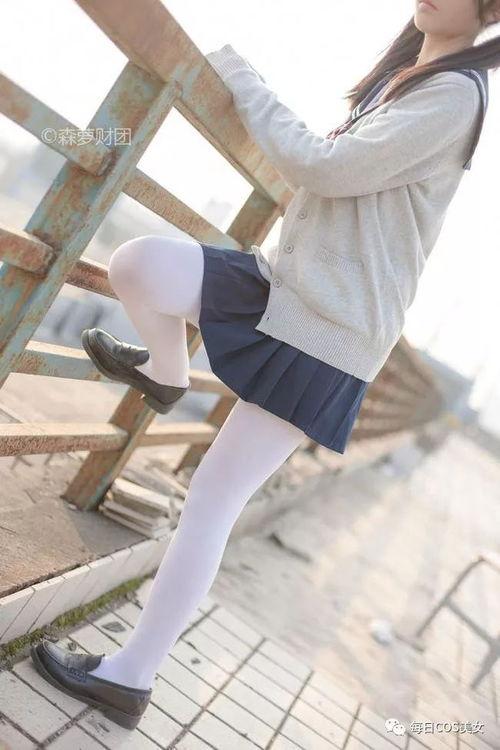 国产在线白丝jk视频,在线视频中的青春时尚演绎